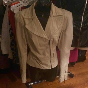 Bebe beige zippered jacket in size small. Zippered up sleeve. Beautiful fit